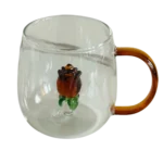 ⁦مج زجاجي بداخله ورده بارزه - عسلي⁩ - الصورة ⁦3⁩